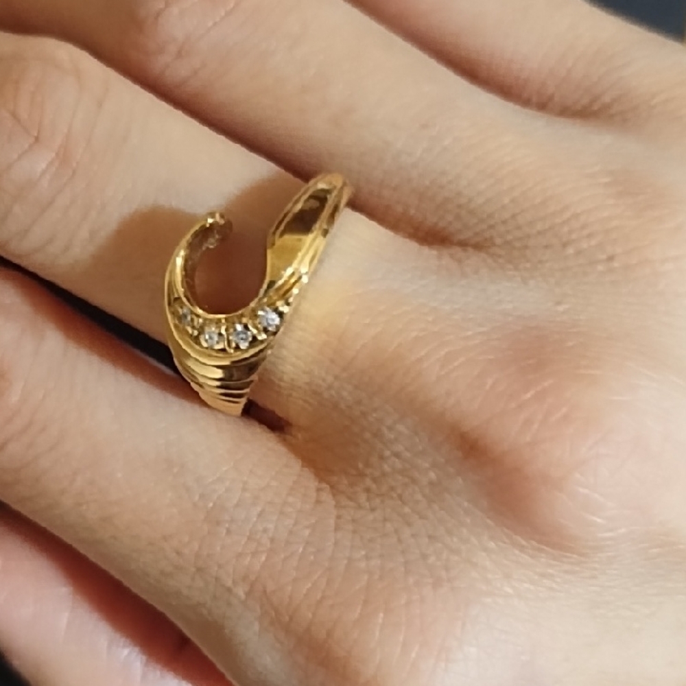 14kt Gold Ring with Diamond